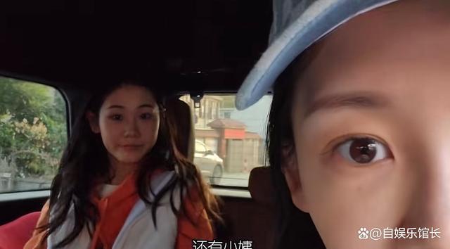 郑恺苗苗同框带娃，为帮忙照顾孩子小姨也一起去了