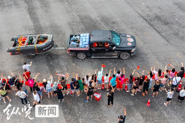 涿州人民不会忘记你们 涿州数千群众自发送别各地救援队