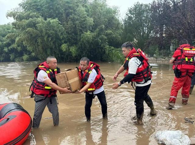 辛巴捐款驰援河北灾区多家企业自发捐款捐物全力助力抗洪救灾一线