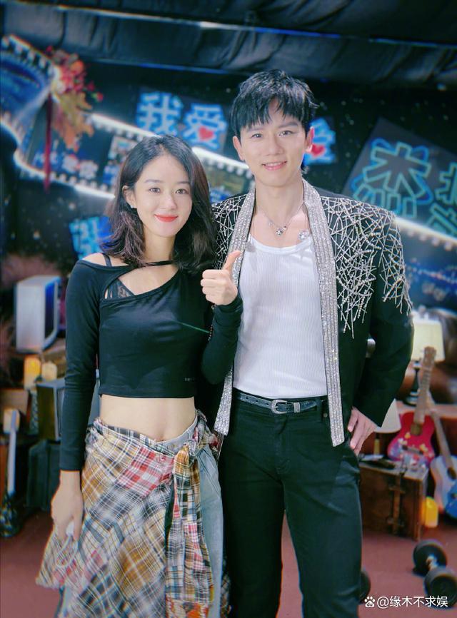 张杰晒与赵丽颖杨迪等合影 张杰鸟巢演唱会完美收官玩嗨了