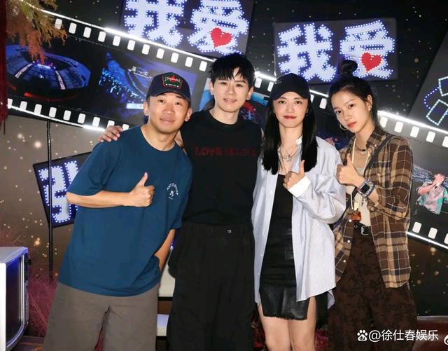 张杰晒与赵丽颖杨迪等合影 张杰鸟巢演唱会完美收官玩嗨了