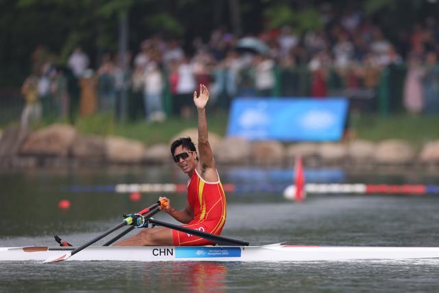 36岁老将张亮夺得男子双桨金牌 也是在本届亚运会收获的第2金