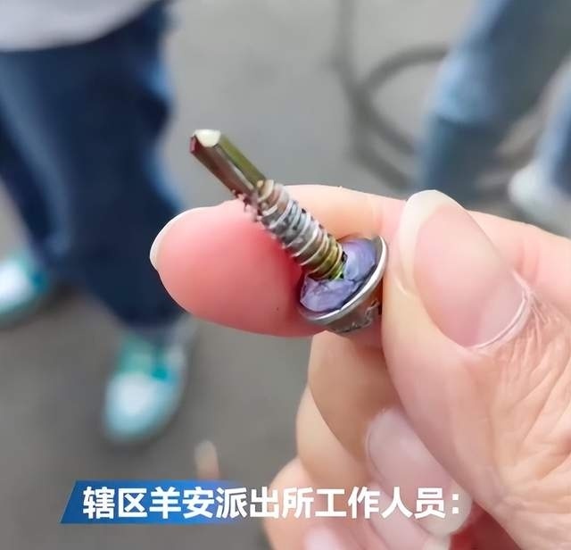 京哈高速上钉子撒落 数十辆车被扎服务区排队补胎 警方回应：基本不是人为故意撒