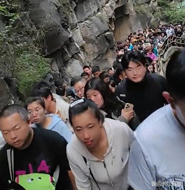 太行山回应游客喊退票 景区回应：假期游客多，对部分游客退费