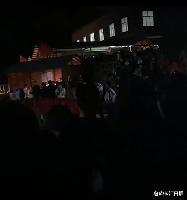 太行山回应游客喊退票 景区回应：假期游客多，对部分游客退费