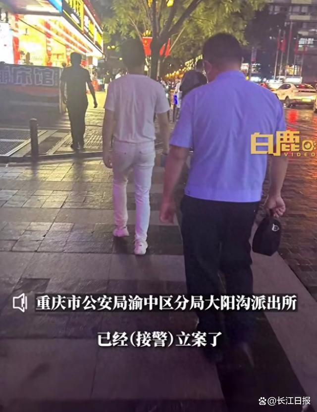 游客拒乘游船被当众辱骂 警方：已接警立案