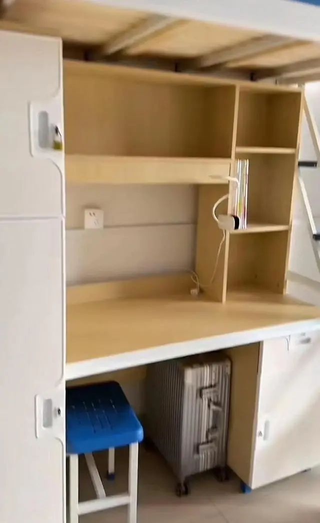 学生住校花2300元买床 最新通报:责令退还购床费用