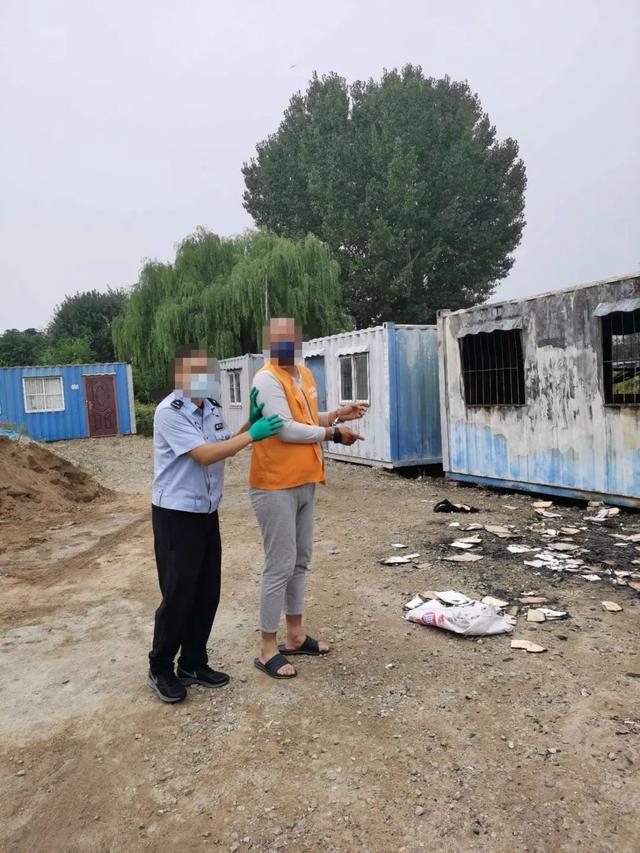 北京一男子放火四次被拘！