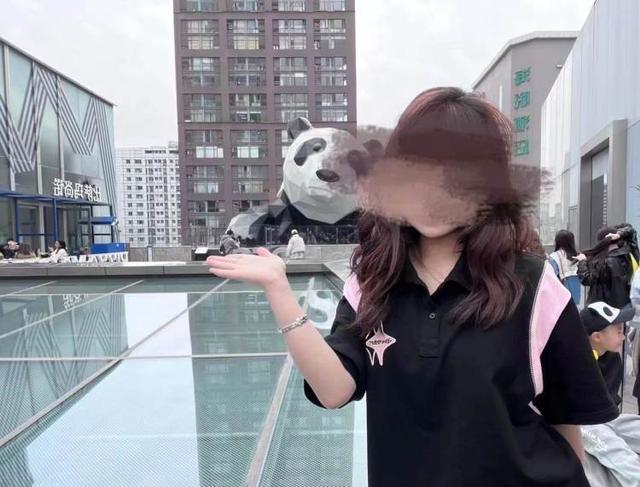 一大学生校内骑共享电动车摔伤后昏迷，一个月后身亡