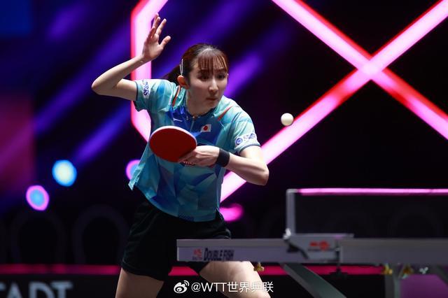 王曼昱4-1早田希娜进决赛 腿部不适申请医疗暂停 国乒锁定冠军！