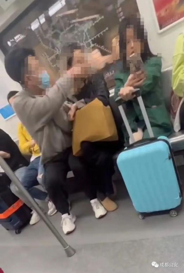 成都地铁打人男子被拘留 警方通报成都地铁3号线男子打人事件