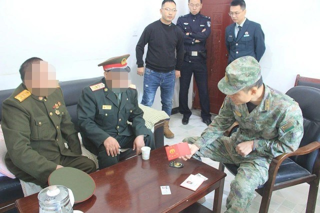 两男子假冒北京军区工作人员被抓 冒充军人招摇撞骗