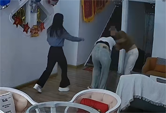 女子离婚一年后遭前夫上门多次殴打