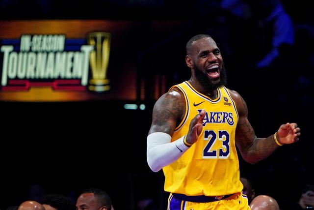 NBA常规赛：湖人vs独行侠 詹姆斯东契奇正面PK