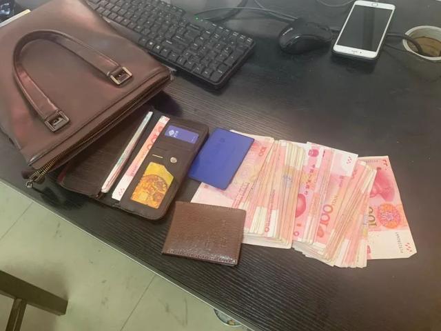 元旦将至，建议每个家庭留有2/3万现金，关键时刻有大用处！