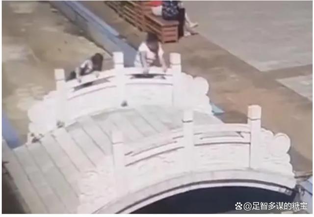 女童跟同伴玩耍被坍塌石桥砸中身亡 家属：石桥曾多次进行维修和加固