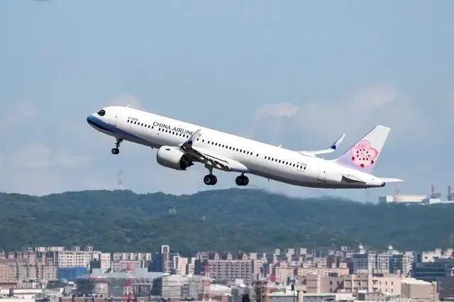 台北飞香港航班挂紧急代码折返降落，机型空客A330-300