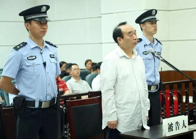 雷政富狱中曾参加法律专科自考，还发表《读书有益》文章