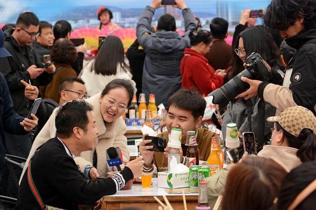 郑州一火锅店爆改成天水麻辣烫店 日接待千余顾客