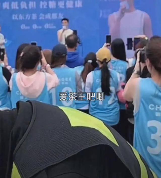 夏之光把霸王茶姬说成茶王霸姬，同门师兄弟这下子真是殊途同归