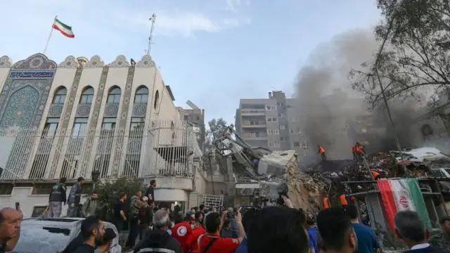 以空袭伊朗驻叙使馆正值下班高峰期 大楼完全坍塌