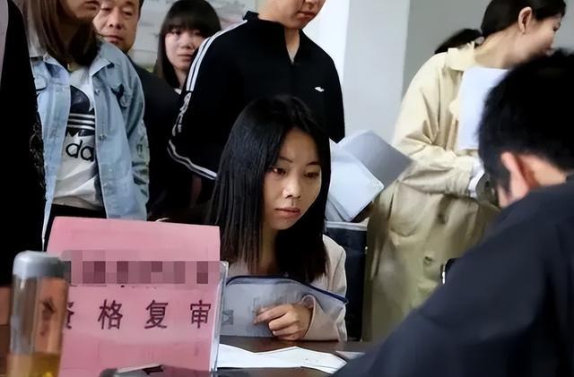 学生考警校政审“被刷”，问题竟在祖父身上，政审要查些什么？——家史影响深追溯