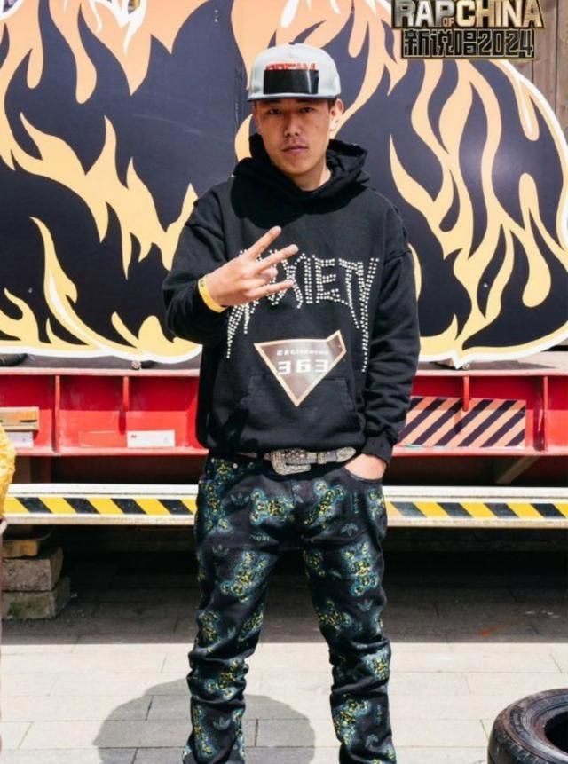 说唱歌手诺米:望能多关注音乐作品  成都迪士尼太出圈了