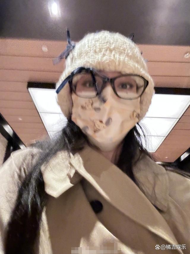 迪丽热巴还在戴毛线帽，是否觉得这样更舒适呢