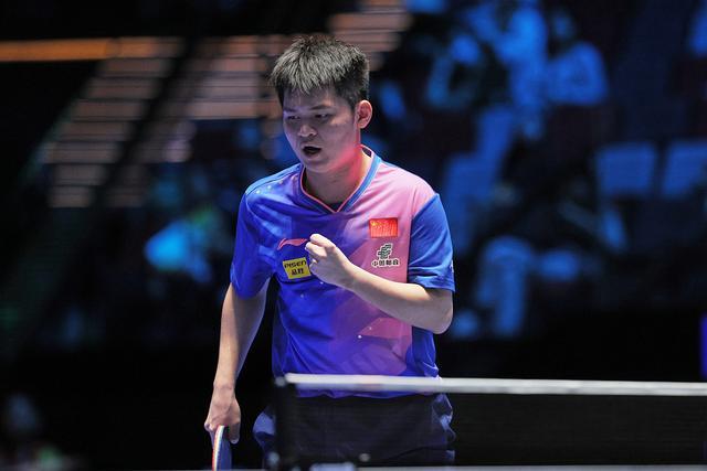乒乓球澳门世界杯：林诗栋胜勒布伦，小组赛全胜晋级