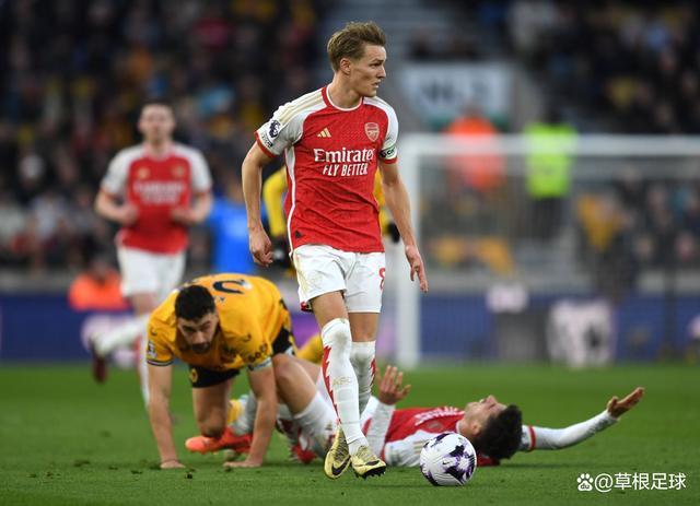 英超：阿森纳2-0狼队先赛登上榜首 “枪手”止颓势，特罗萨德献绝杀