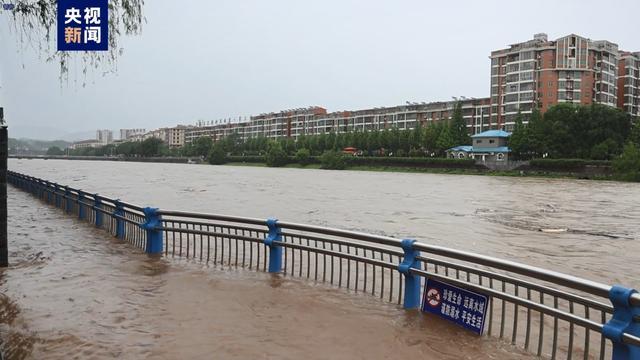 强降雨致桃江河水倒灌江西全南县城 多地面临洪涝险情