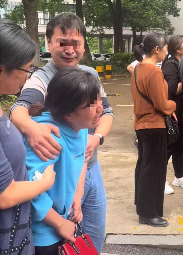 女生被曝遭造黄谣跳楼身亡 官方辟谣并严惩造谣者