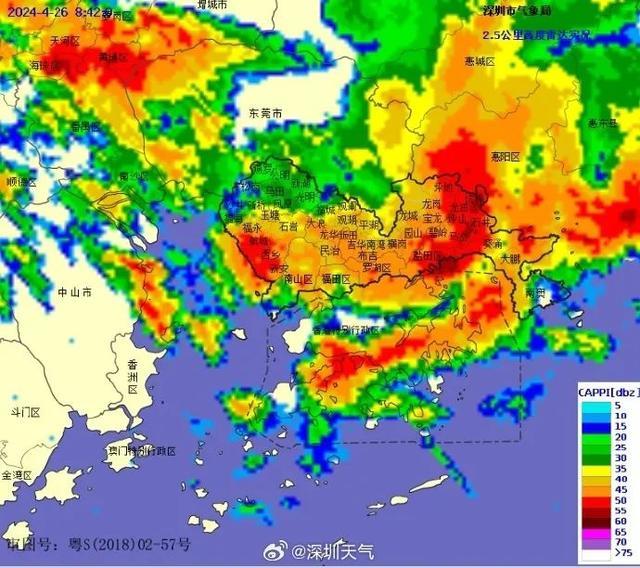 深圳两小时记录到1699次闪电 暴雨狂袭，多地预警