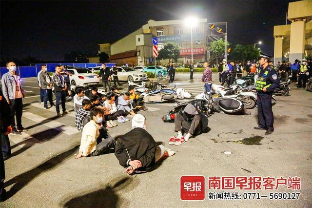 “炸街”扰民？广西南宁警方凌晨围堵大量鬼火少年