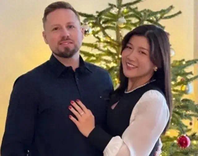 千万网红夫妻朱莉回应离婚：结束12年婚姻 没有网传狗血剧情