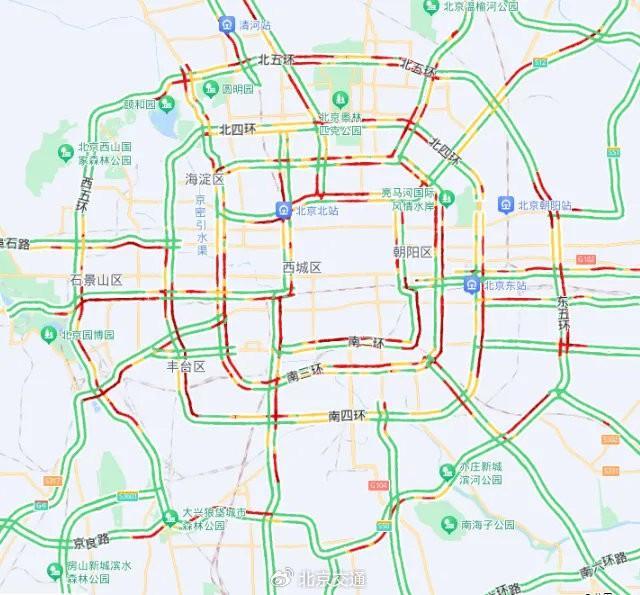 北京降雨严重拥堵，大客流地铁站将视情况限流 路面湿滑请注意安全