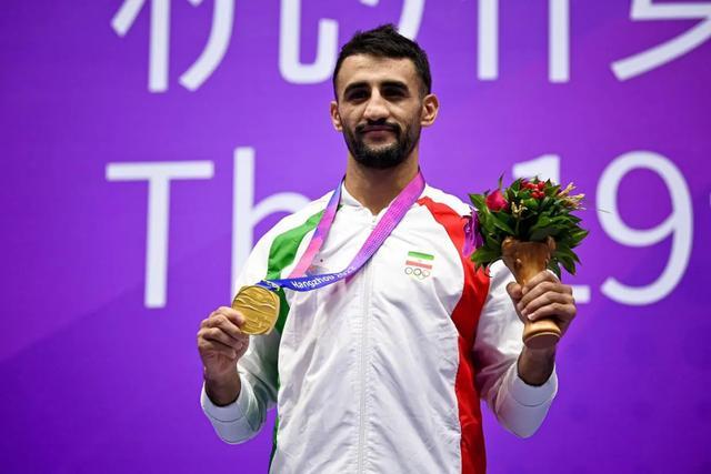 亚运金牌得主迎战伊朗世青赛冠军，谁才是散打届最强青年才俊？