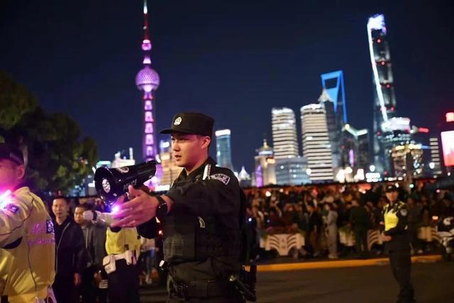 五一长假上海特警火出圈 高颜值守护平安成焦点