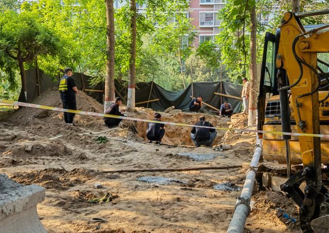 高层住宅楼下被挖几十米“地道” 险些拆了承重墙