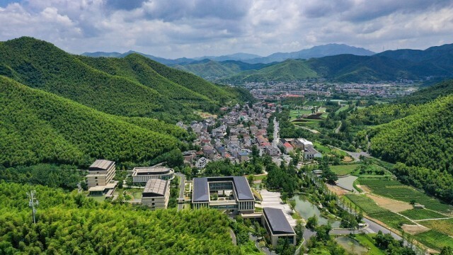 假日经济谋得发展增量 小城旅游热兴起，消费市场多点开花