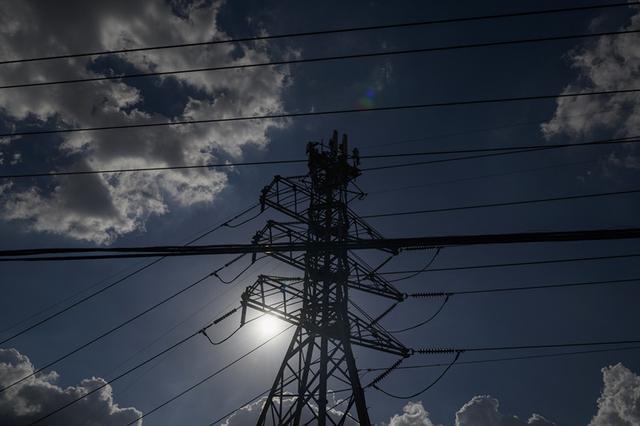 美国得州电价一天上涨近100倍 电力短缺警报响起！