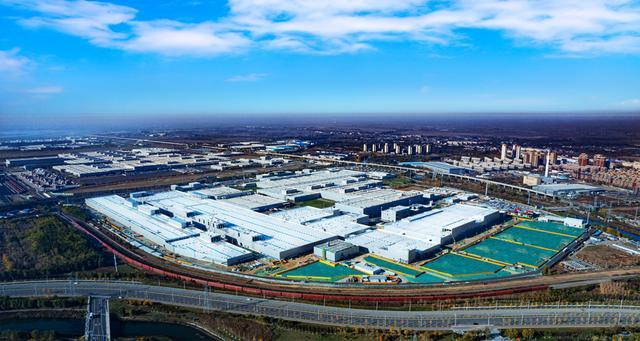 宝马沈阳工厂第600万辆车下线 再投200亿扩产