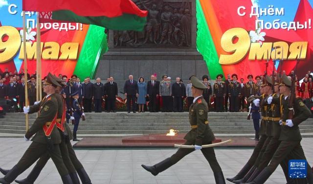 白俄罗斯纪念卫国战争胜利79周年 明斯克胜利广场集会献花