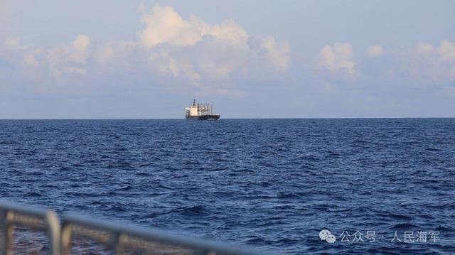 海军第46批护航编队完成两艘外籍船舶护航任务