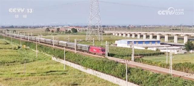 数据见证流动中国的勃勃生机 铁路客流量劲增22.9%