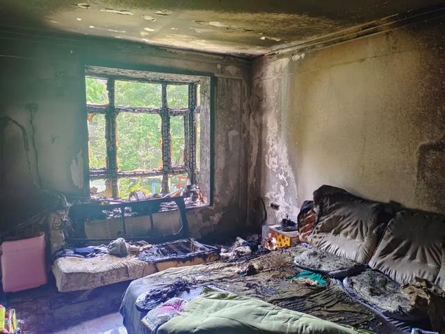 疑2天未拔电蚊香致起火卧室被烧光