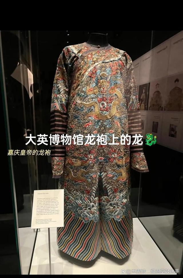 英国一博物馆鼓励游客触摸中国文物