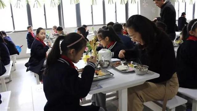 珠海57所学校取消教职工食堂 推行师生“同餐同价”改革
