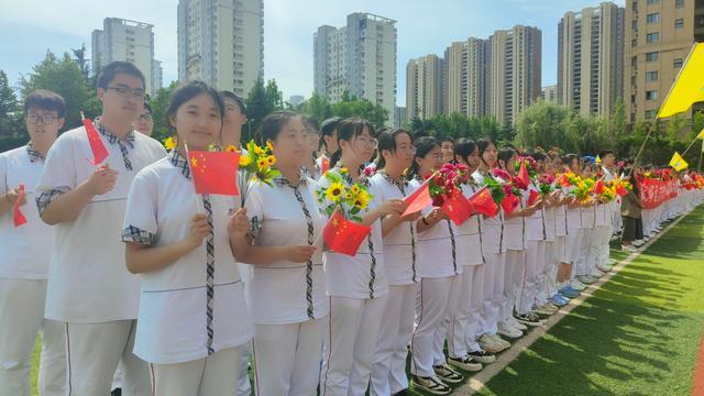 高三毕业礼校长送最后一次“唠叨” 寄语蟾宫折桂时