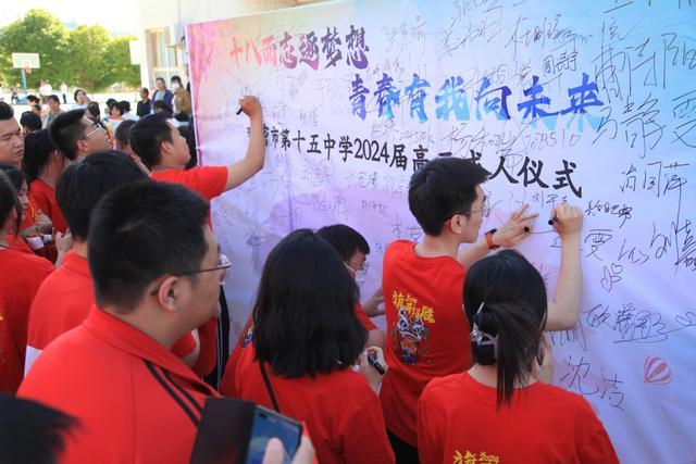 为高考生云祝福 "笔下有神助，金榜题名时